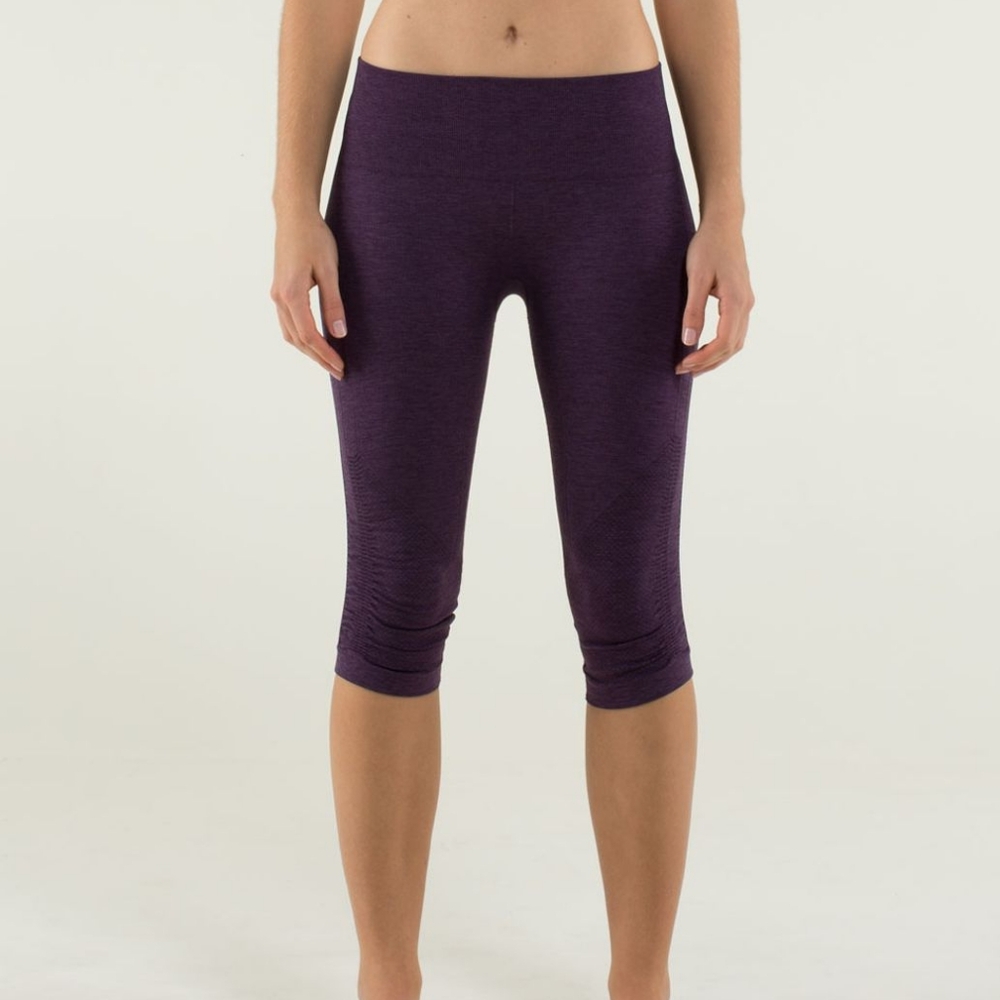 EUC Lululemon In The Flow Crop II *Heathered Deep Zinfandel Size 6